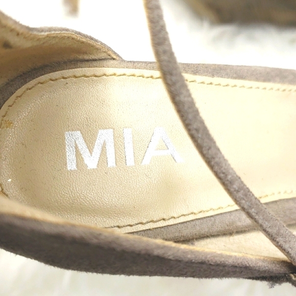 Mia Mona Grey Suede D'Orsay Heels 7.5 - Picture 9 of 13